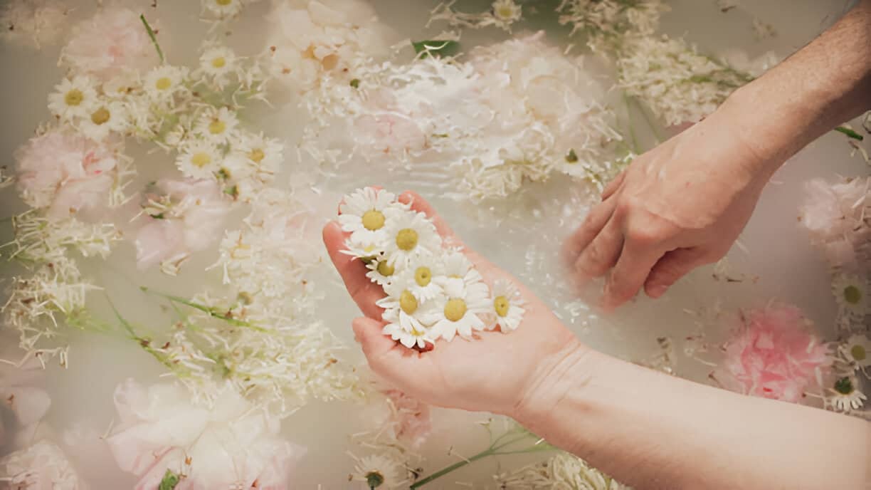 حمام با گیاهان دارویی